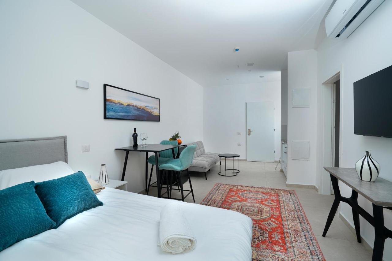 Hi-Yam Seaview Apartments & Suites - יש ממ"ד Bat Yam Ngoại thất bức ảnh
