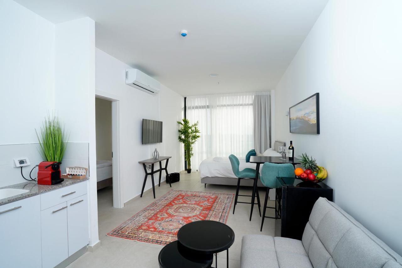 Hi-Yam Seaview Apartments & Suites - יש ממ"ד Bat Yam Ngoại thất bức ảnh