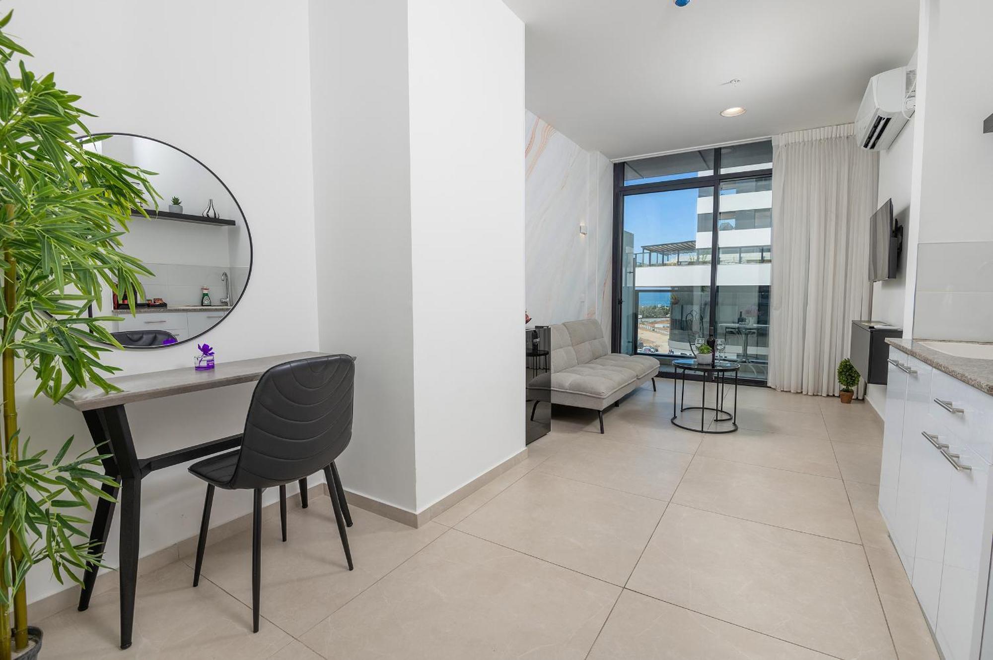 Hi-Yam Seaview Apartments & Suites - יש ממ"ד Bat Yam Ngoại thất bức ảnh