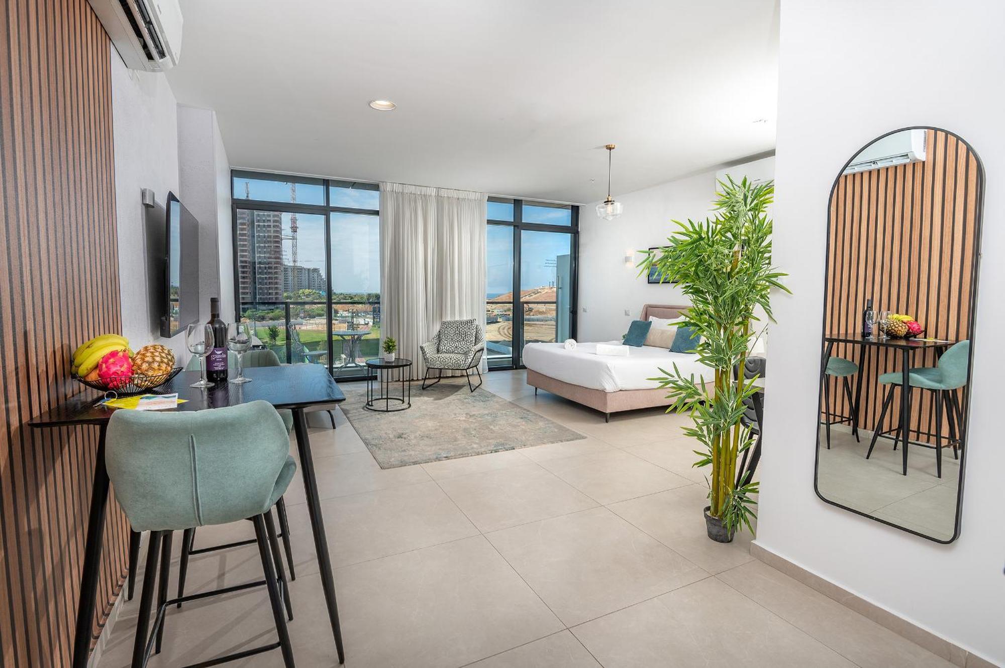 Hi-Yam Seaview Apartments & Suites - יש ממ"ד Bat Yam Ngoại thất bức ảnh