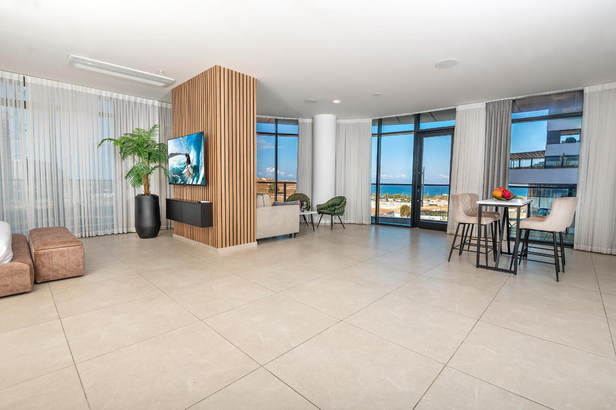 Hi-Yam Seaview Apartments & Suites - יש ממ"ד Bat Yam Ngoại thất bức ảnh